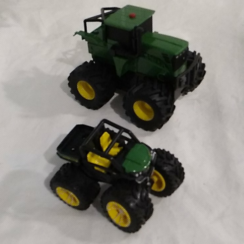 GWC Bundle Of John Deere Tractors
